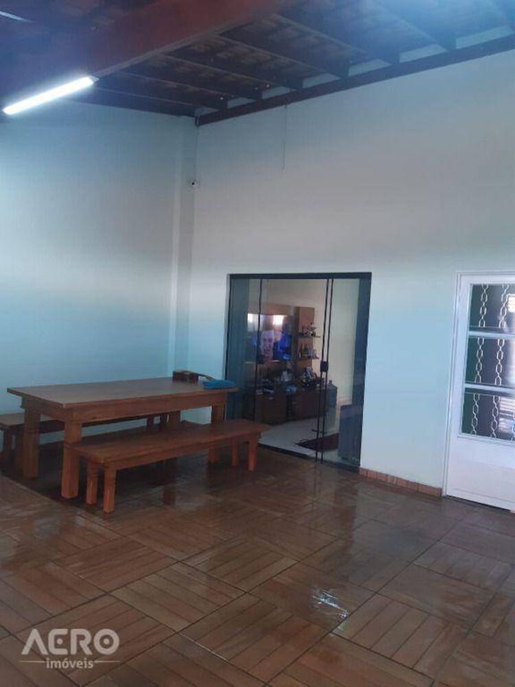 Casa à venda com 2 quartos, 50m² - Foto 2