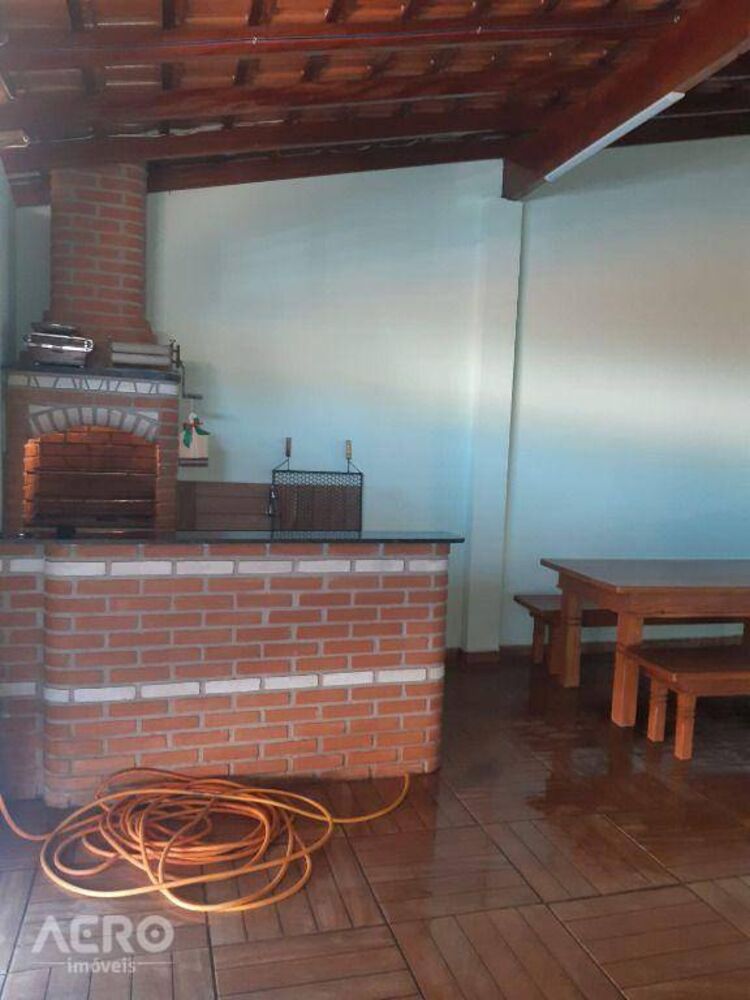 Casa à venda com 2 quartos, 50m² - Foto 1
