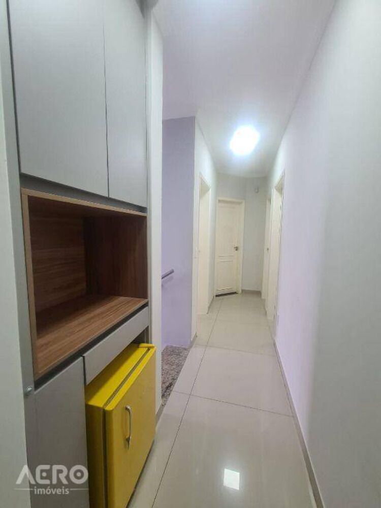 Casa à venda e aluguel com 4 quartos, 450m² - Foto 1