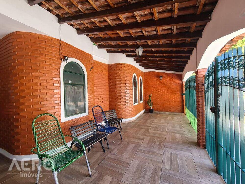 Casa à venda com 3 quartos, 214m² - Foto 2