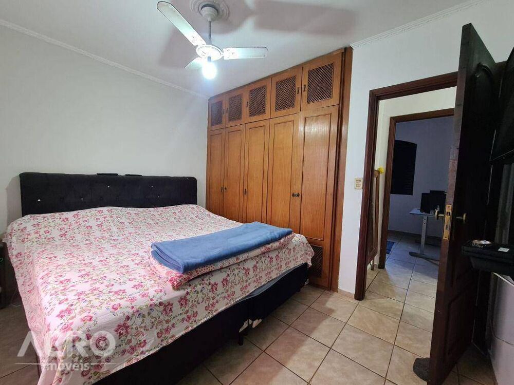 Casa à venda com 3 quartos, 214m² - Foto 4