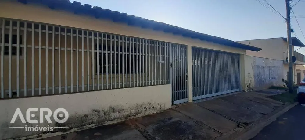 Casa, 3 quartos, 196 m² - Foto 1