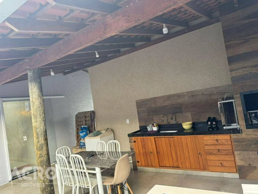 Casa, 2 quartos, 200 m² - Foto 1