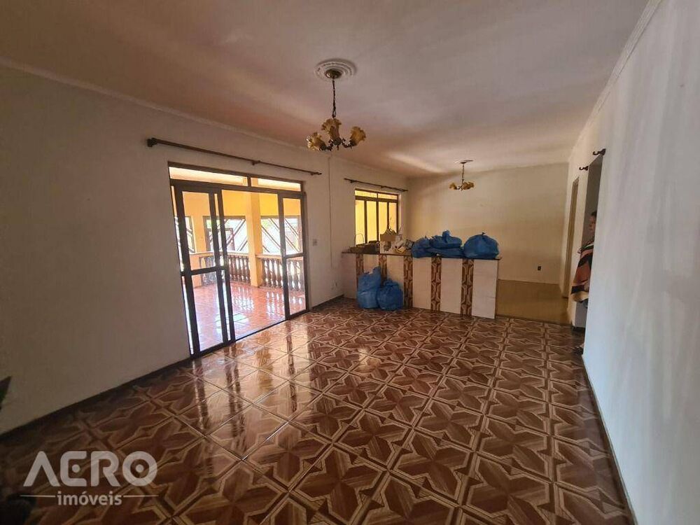 Casa, 3 quartos, 200 m² - Foto 1