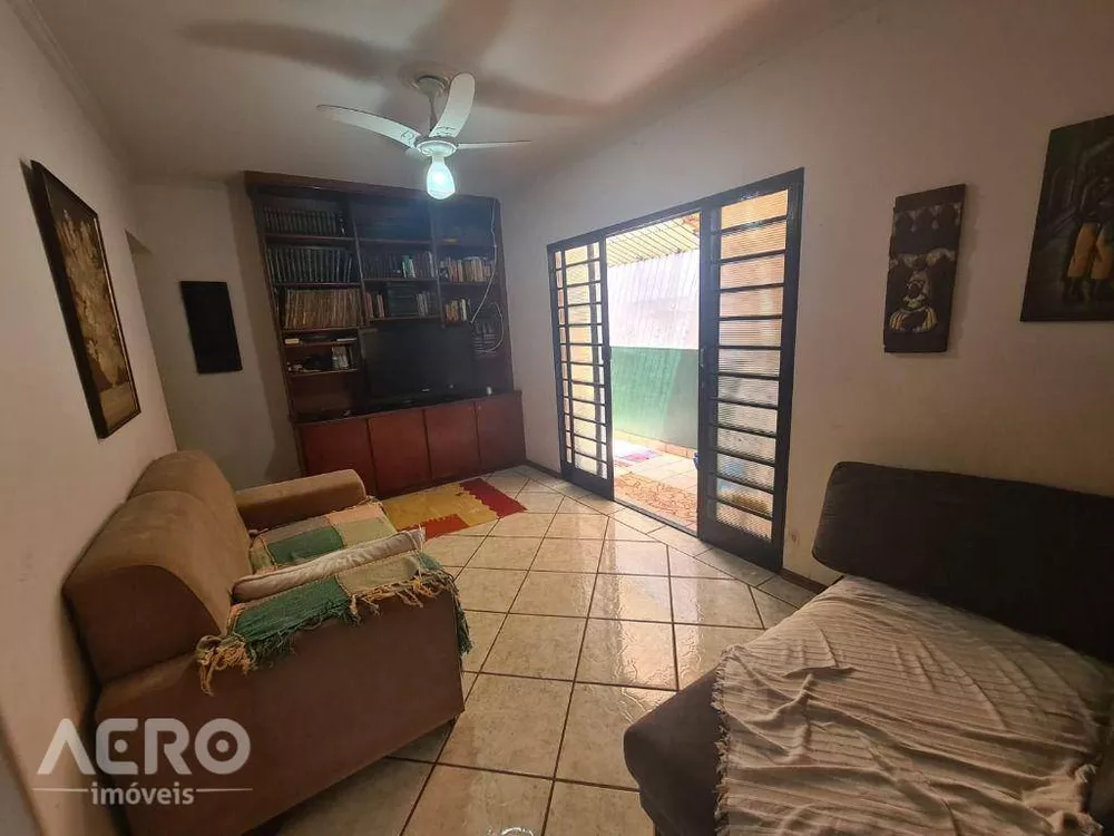 Casa à venda com 3 quartos, 341m² - Foto 3