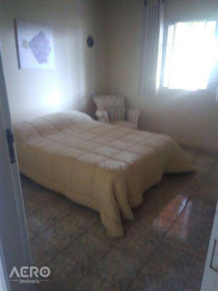 Casa à venda com 2 quartos, 90m² - Foto 2