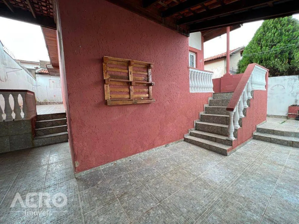 Casa, 4 quartos, 220 m² - Foto 1