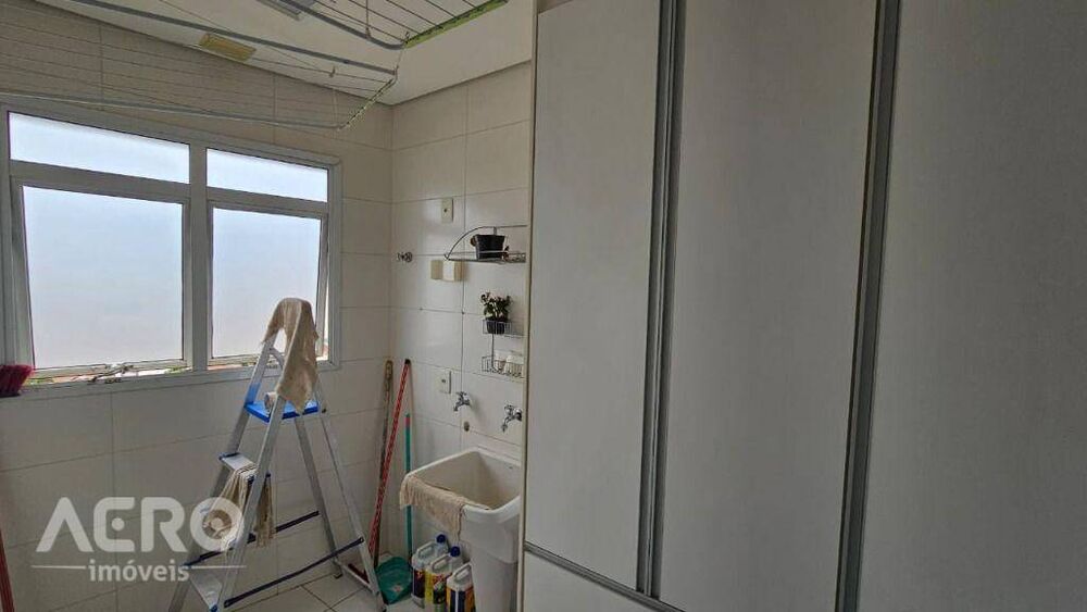 Apartamento para alugar com 3 quartos, 150m² - Foto 14