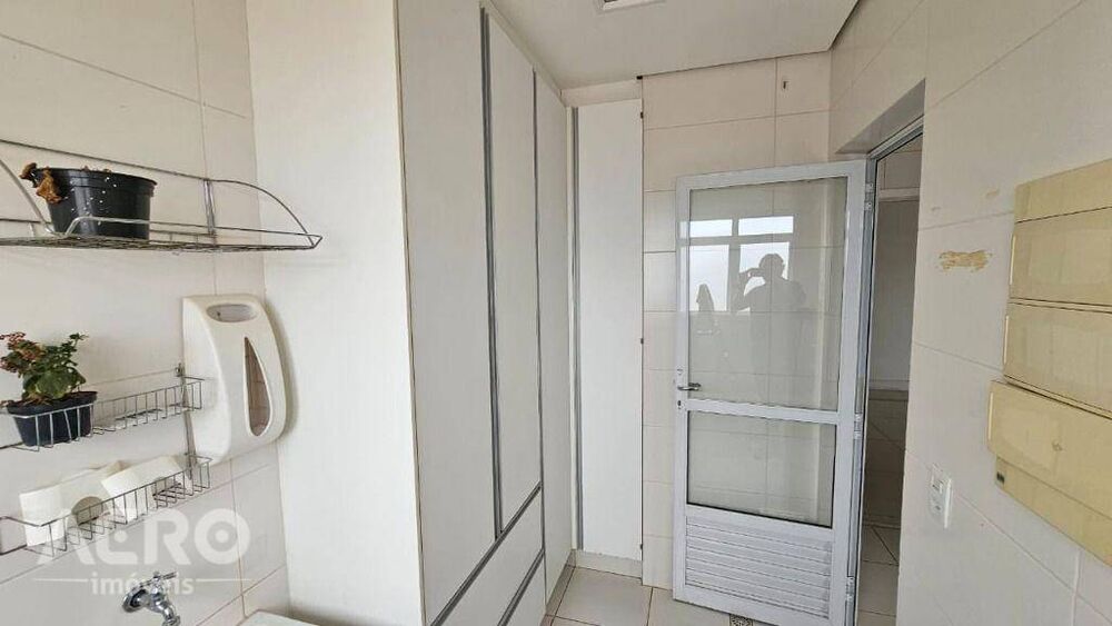 Apartamento para alugar com 3 quartos, 150m² - Foto 17
