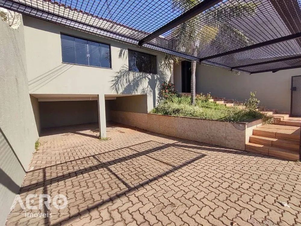 Casa, 4 quartos, 255 m² - Foto 1