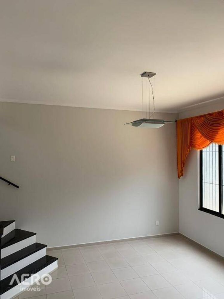 Casa, 4 quartos, 215 m² - Foto 2