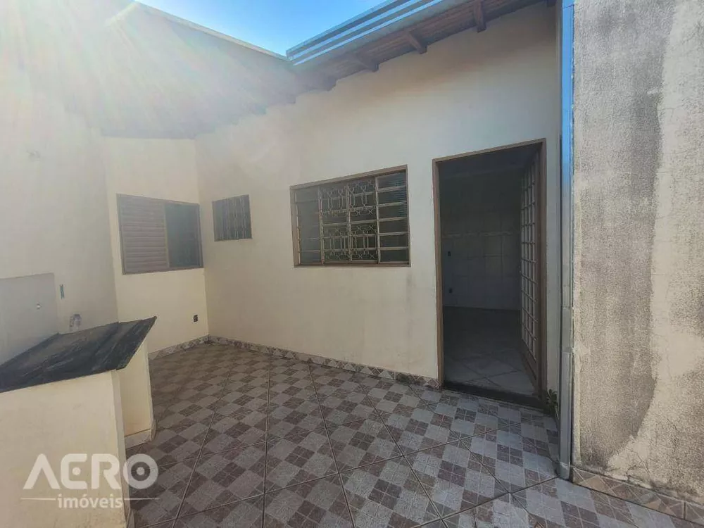 Casa à venda com 3 quartos, 133m² - Foto 1