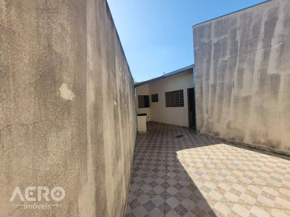 Casa à venda com 3 quartos, 133m² - Foto 2