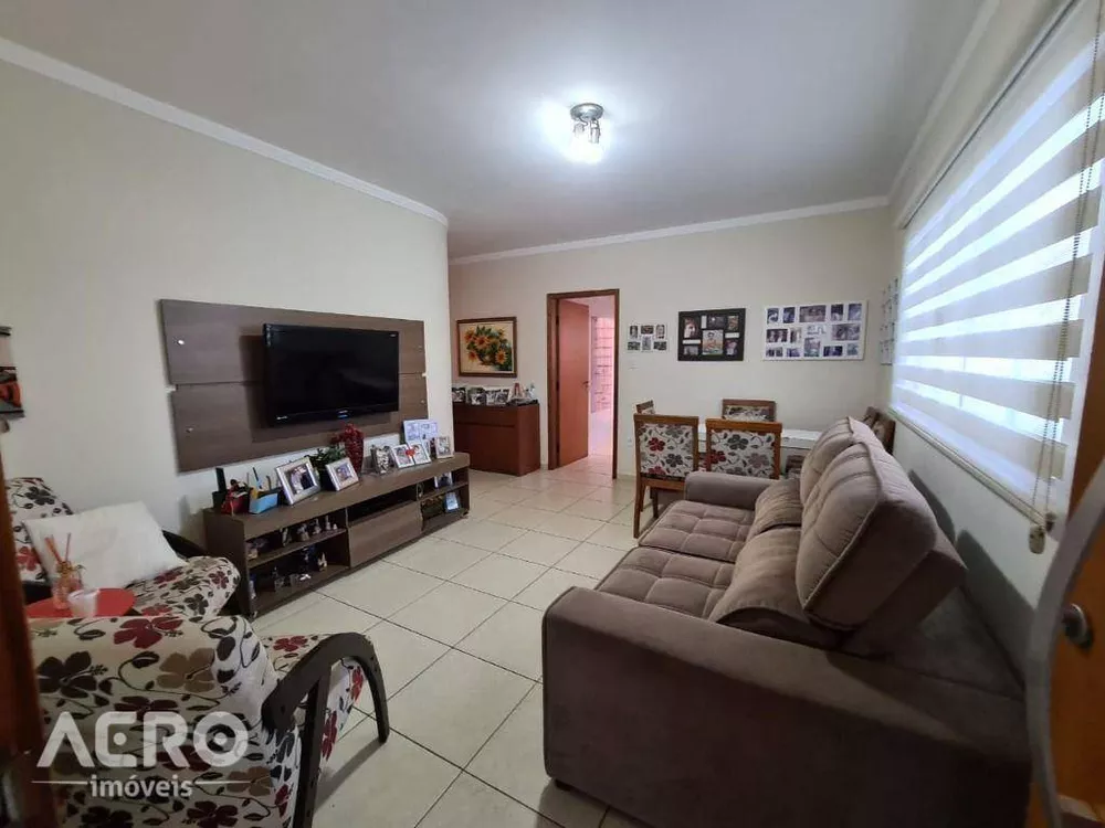 Casa à venda com 3 quartos, 169m² - Foto 3