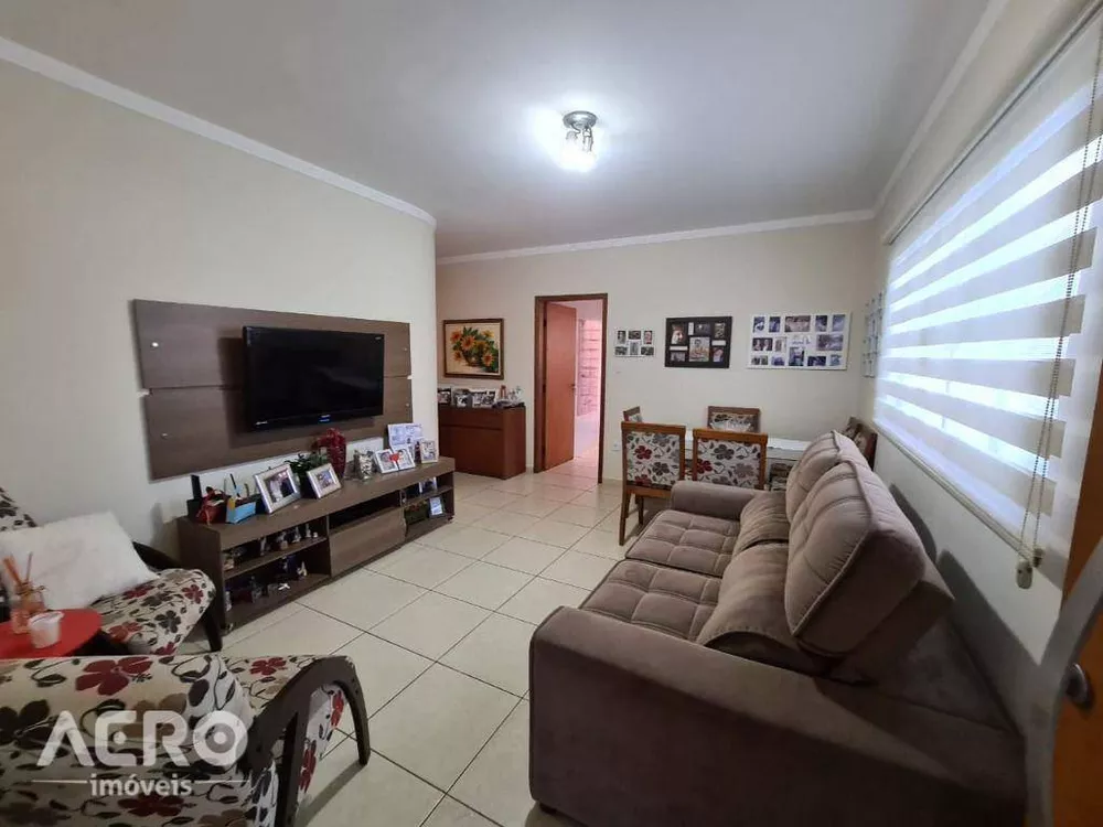 Casa à venda com 3 quartos, 169m² - Foto 2