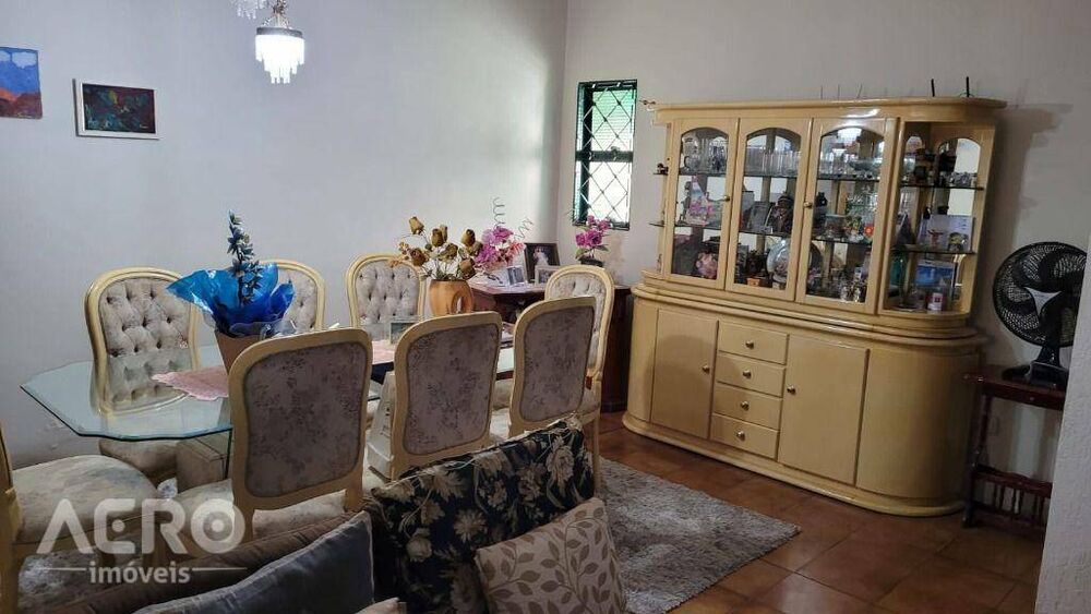 Casa, 3 quartos, 208 m² - Foto 1