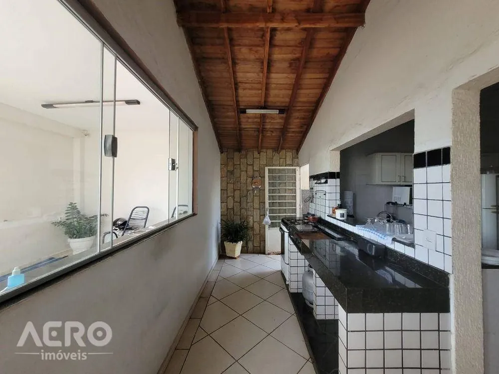 Casa, 3 quartos, 330 m² - Foto 2