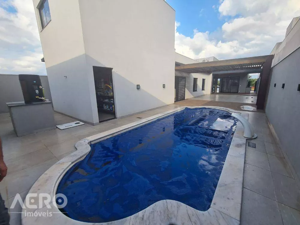 Casa de Condomínio à venda com 3 quartos, 216m² - Foto 1