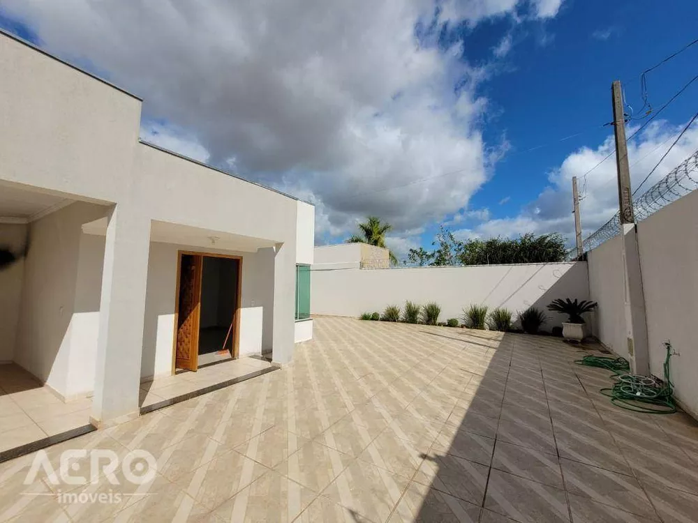 Casa à venda com 3 quartos, 190m² - Foto 1