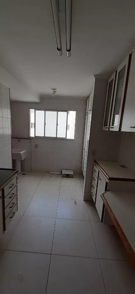 Apartamento à venda com 3 quartos, 123m² - Foto 3