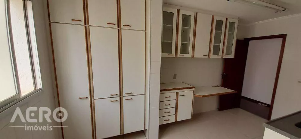 Apartamento à venda com 3 quartos, 123m² - Foto 2