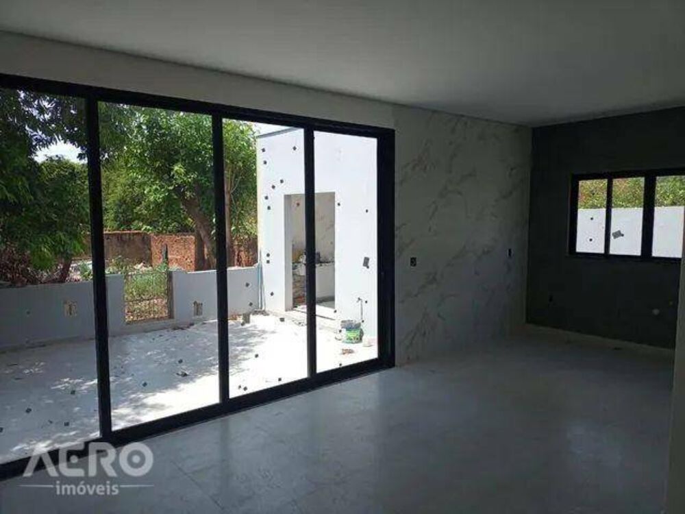 Casa à venda com 3 quartos, 200m² - Foto 1
