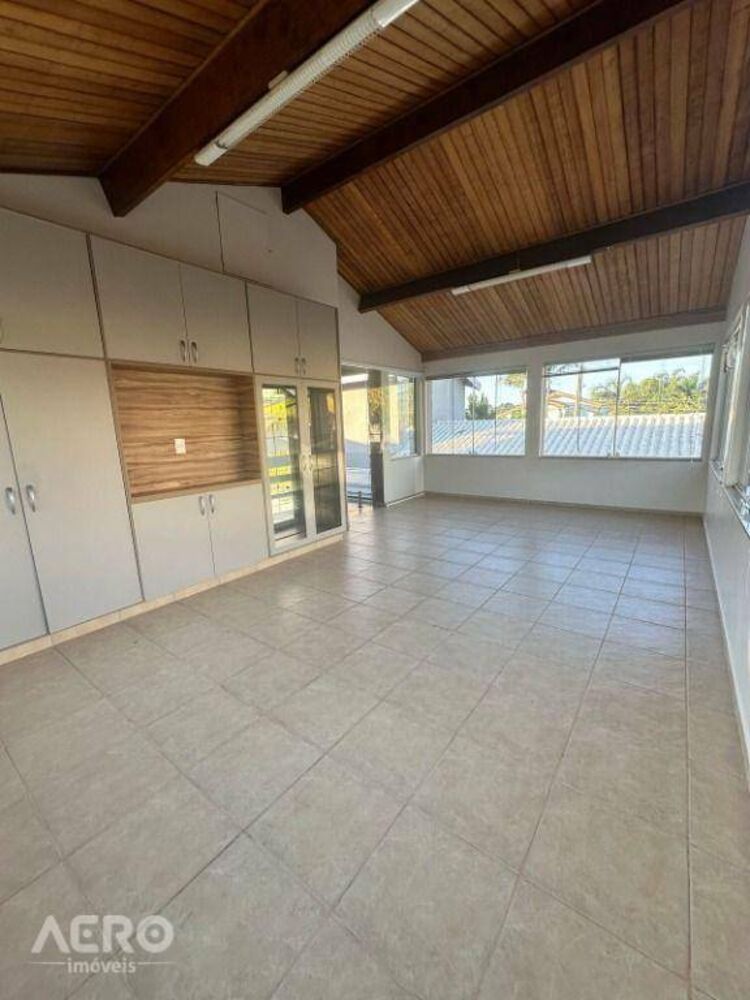 Casa de Condomínio à venda com 4 quartos, 485m² - Foto 2