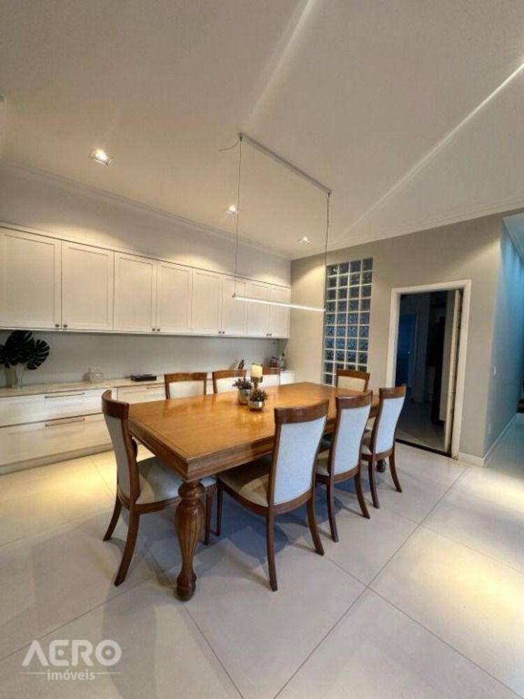 Casa de Condomínio à venda com 4 quartos, 485m² - Foto 1