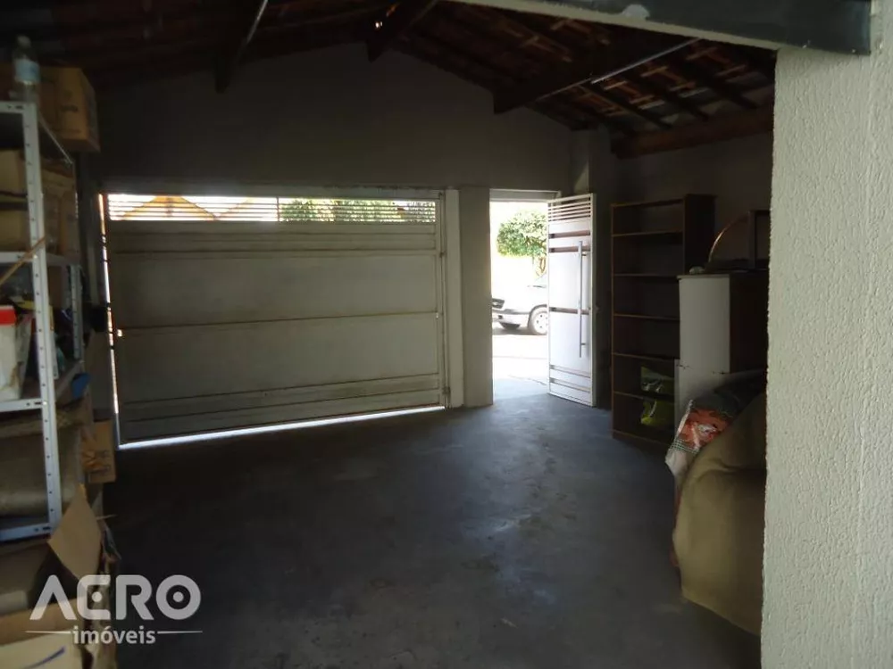 Casa à venda com 3 quartos, 180m² - Foto 1