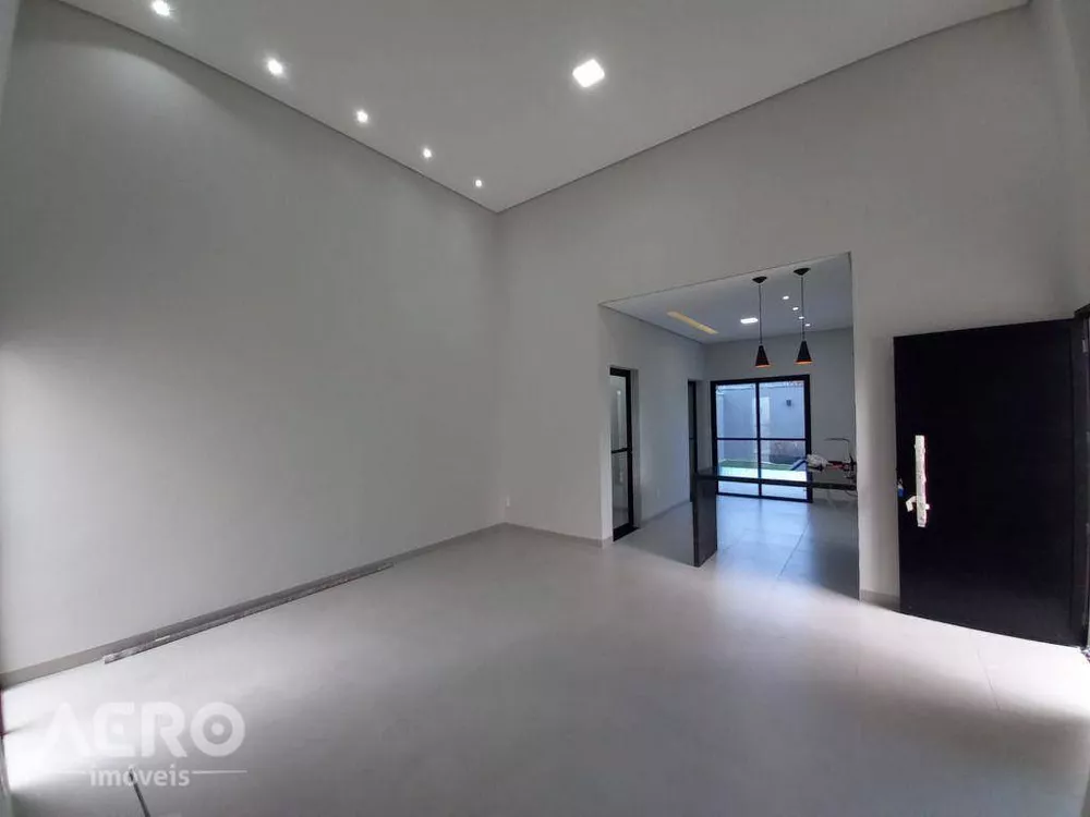 Casa à venda com 3 quartos, 126m² - Foto 1