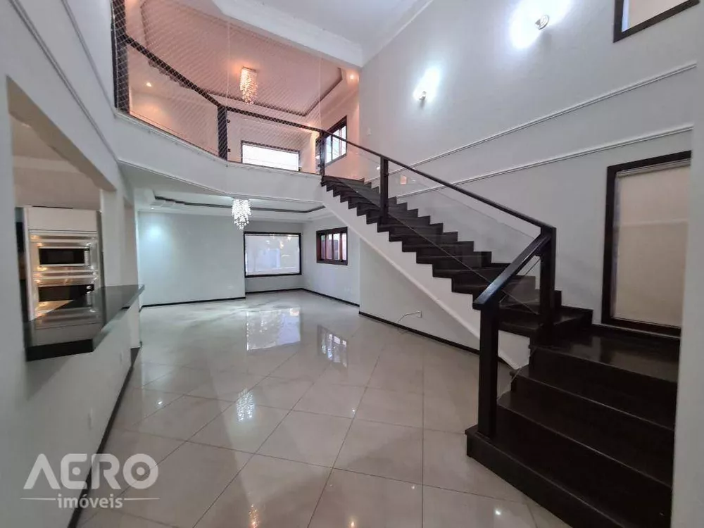 Casa de Condomínio à venda com 5 quartos, 250m² - Foto 1