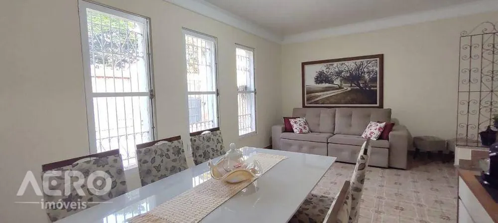 Casa, 3 quartos, 206 m² - Foto 1