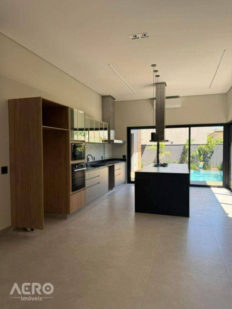 Casa de Condomínio à venda com 5 quartos, 300m² - Foto 1