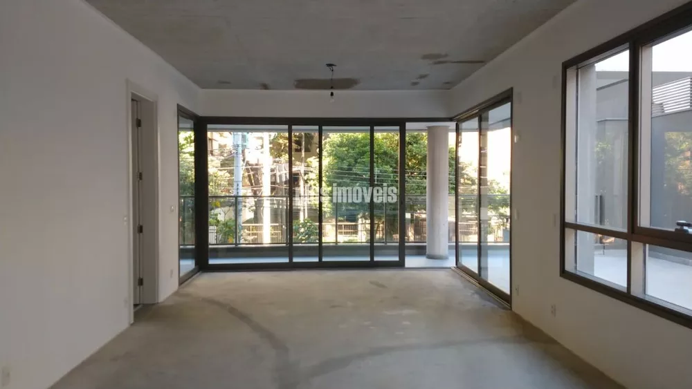 Apartamento à venda com 3 quartos, 216m² - Foto 2