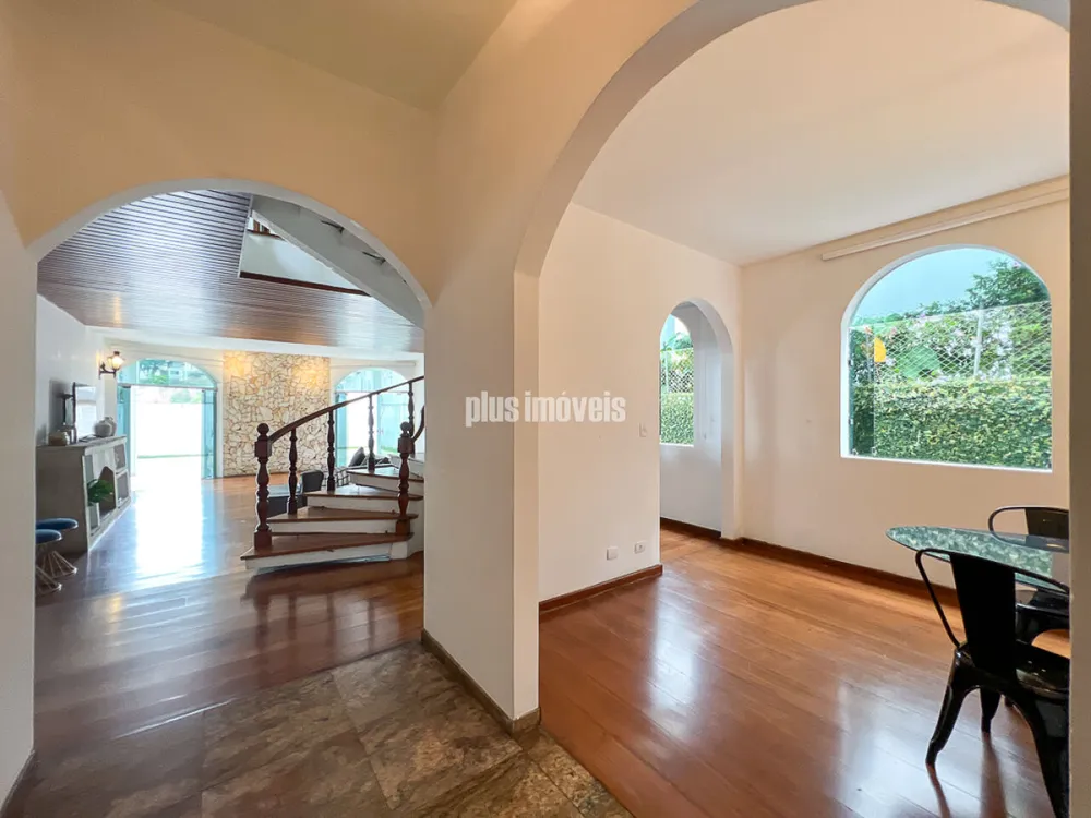 Casa, 6 quartos, 377 m² - Foto 1