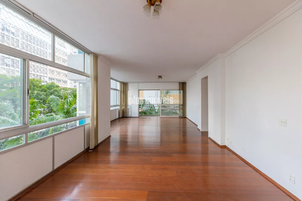 Apartamento à venda com 3 quartos, 210m² - Foto 2