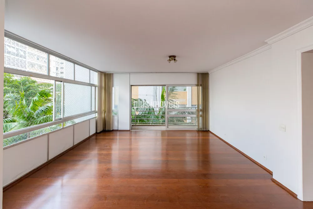 Apartamento à venda com 3 quartos, 210m² - Foto 4