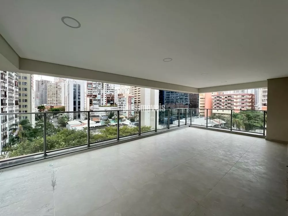 Apartamento à venda com 4 quartos, 246m² - Foto 1