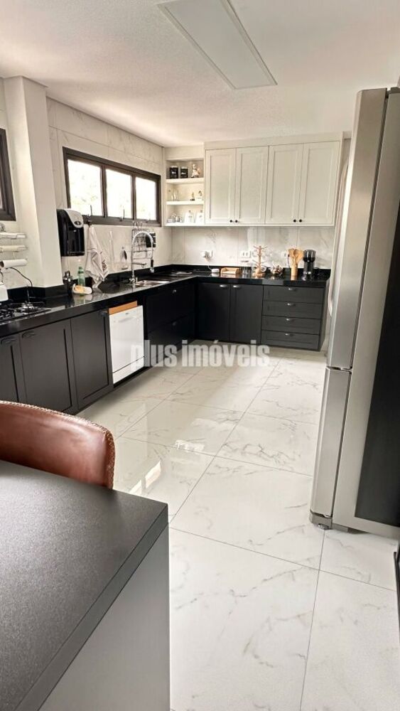 Apartamento à venda com 4 quartos, 198m² - Foto 32