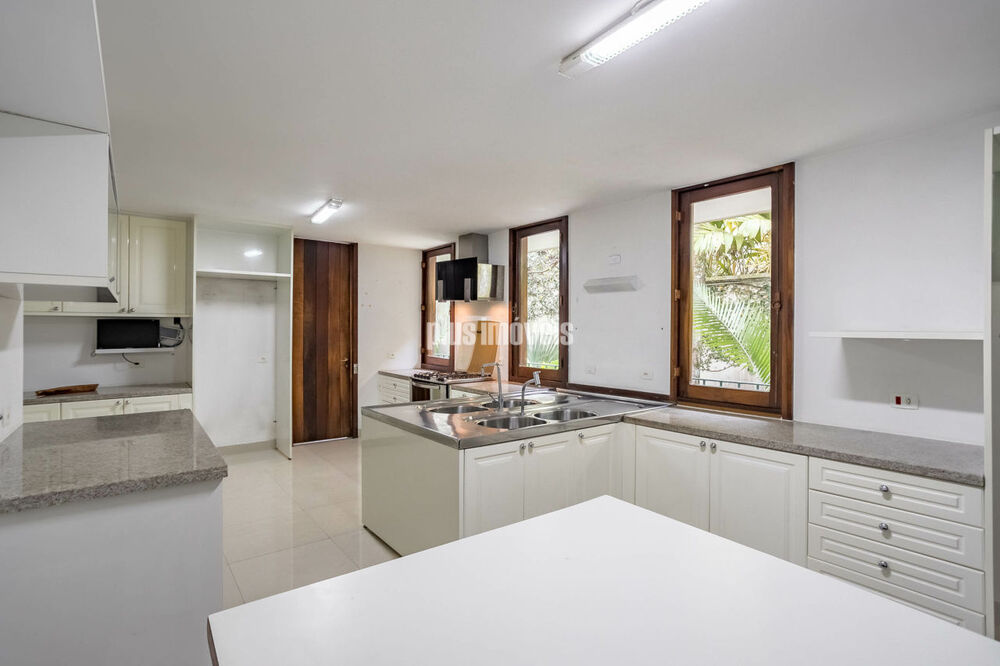 Casa, 4 quartos, 1050 m² - Foto 1