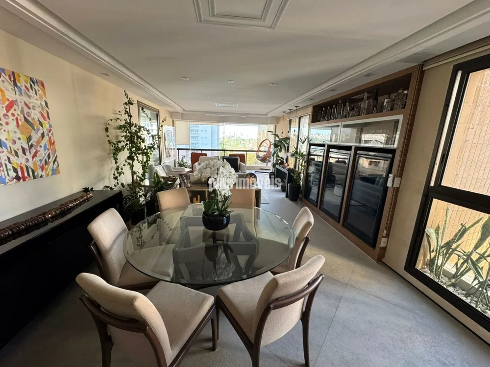 Apartamento, 3 quartos, 211 m² - Foto 1