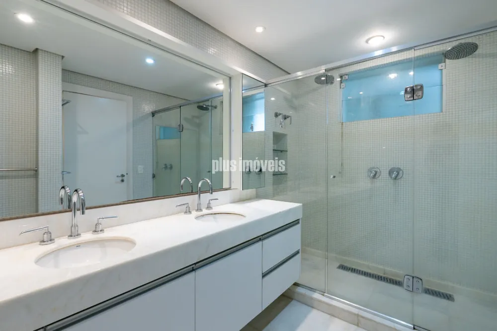 Apartamento, 3 quartos, 240 m² - Foto 1