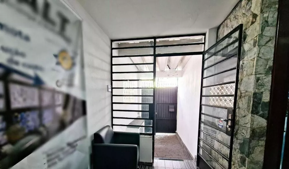 Casa Comercial à venda com 1 quarto, 130m² - Foto 4