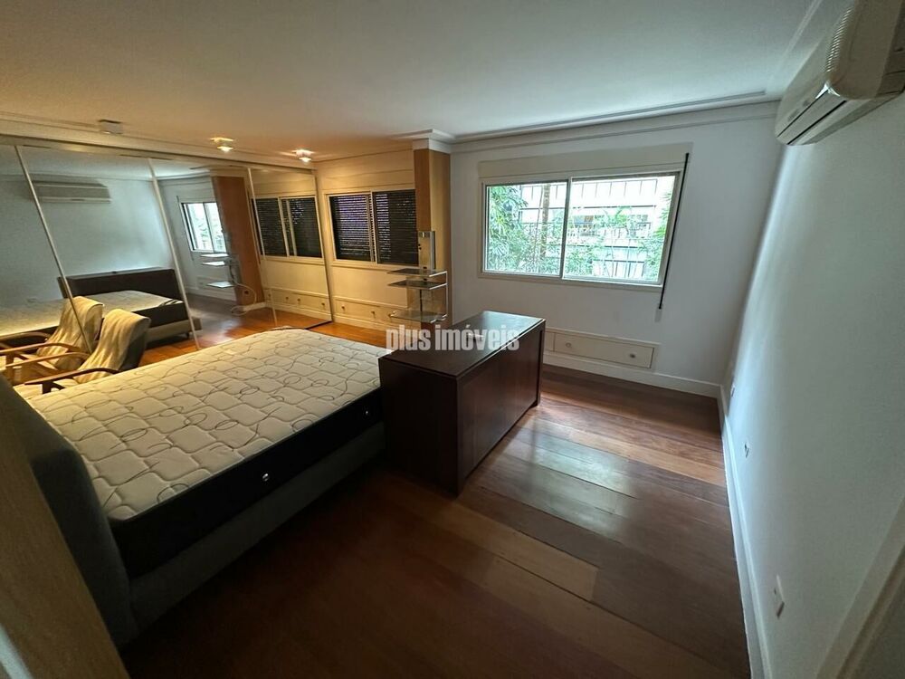 Apartamento, 3 quartos, 245 m² - Foto 1
