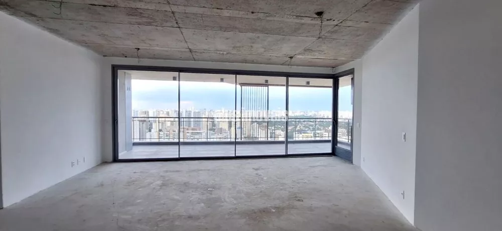 Apartamento à venda com 4 quartos, 195m² - Foto 2