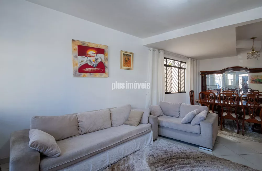 Casa à venda com 4 quartos, 227m² - Foto 1