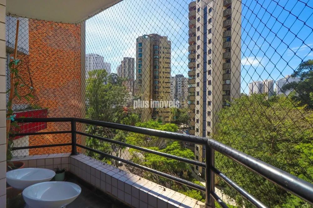 Apartamento à venda com 3 quartos, 136m² - Foto 1