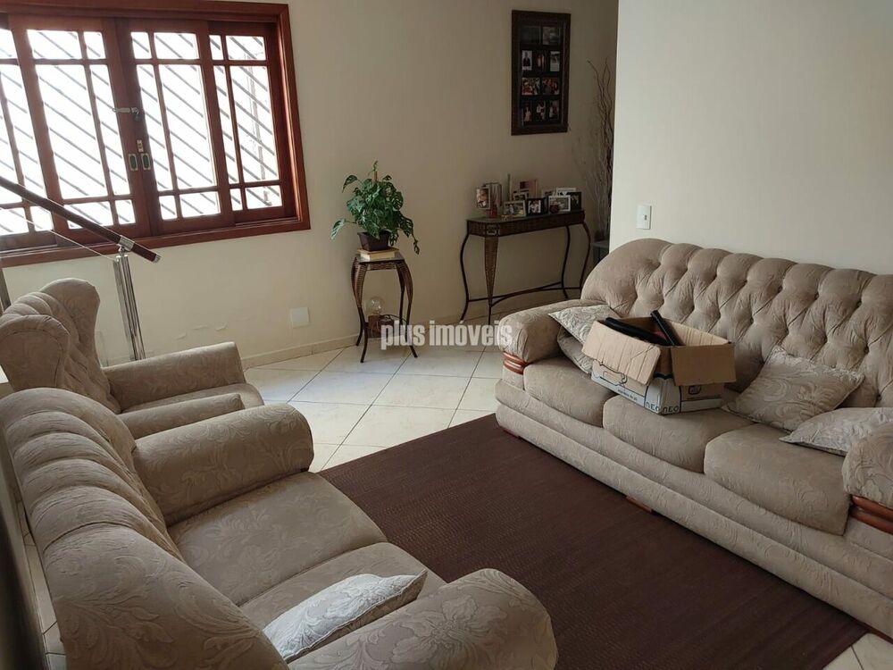 Casa, 3 quartos, 240 m² - Foto 1