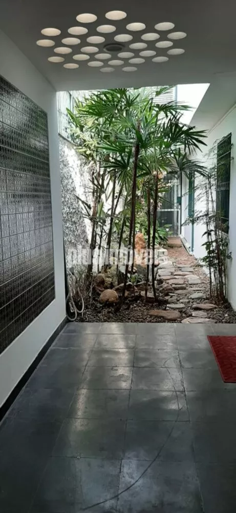 Casa à venda com 3 quartos, 450m² - Foto 4