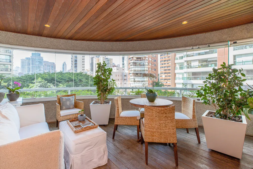 Apartamento, 3 quartos, 243 m² - Foto 1
